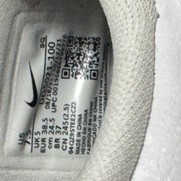 Nike Air White Sneakers - Picture 8 of 8